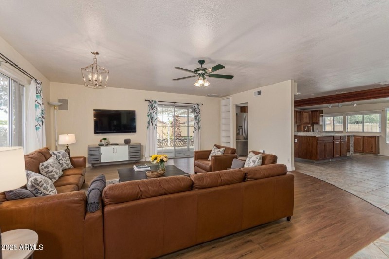 2300 E CONCORDA Dr - Living Room