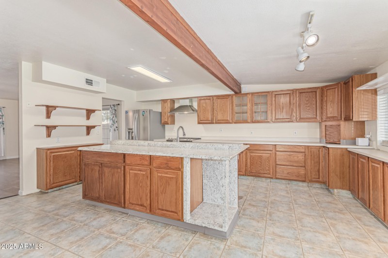 2300 E CONCORDA Dr - Kitchen