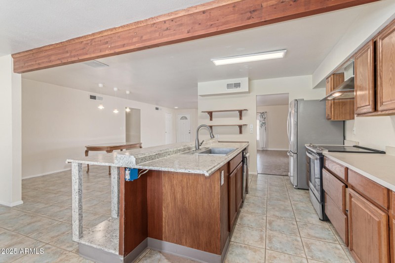 2300 E CONCORDA Dr - Kitchen