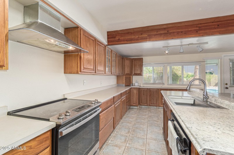 2300 E CONCORDA DR - Kitchen