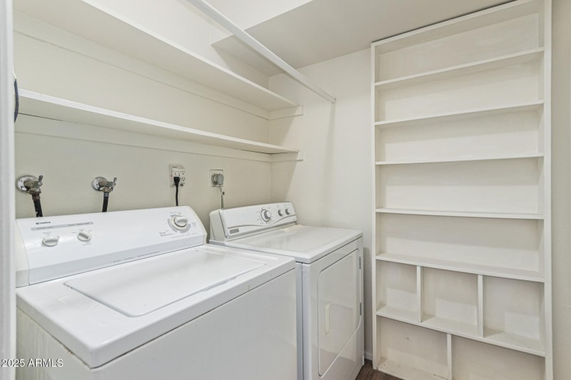 2300 E CONCORDA DR - Laundry Room
