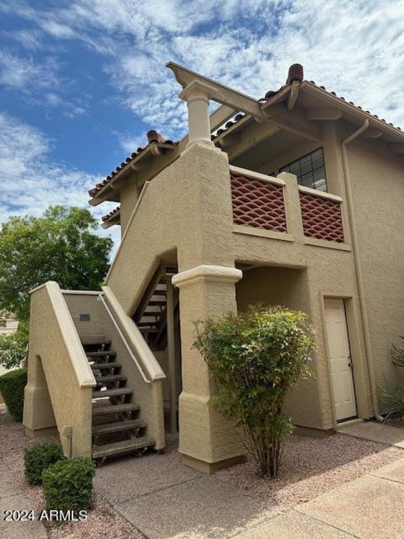 8300-E-Via-de-Ventura-2025-Stairs