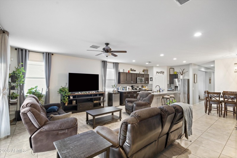 04-Family Room to Kitchen