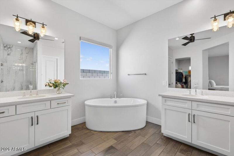 027_49-web-or-mls-56-e_marsh_rd_324