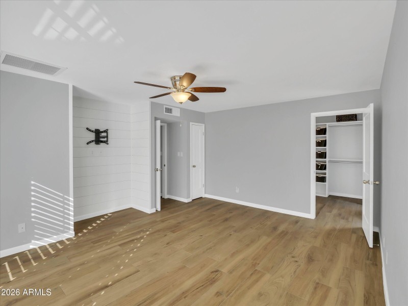 32-2401 S Saratoga-32