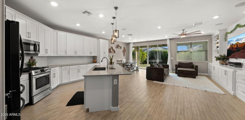 9-web-or-mls-Great Room