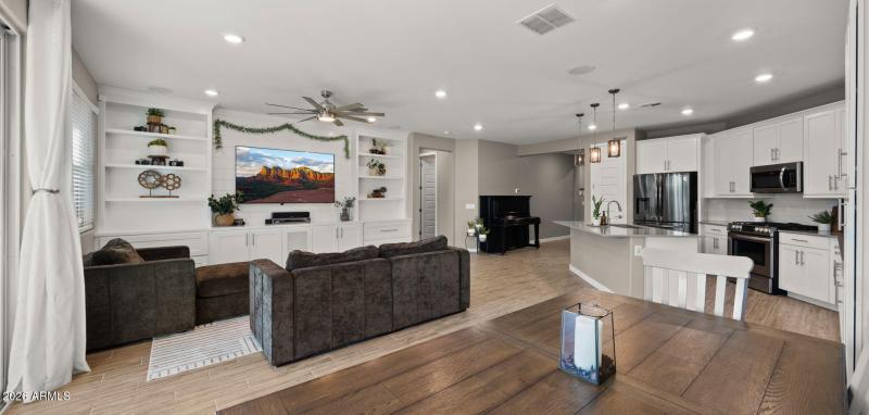 16-web-or-mls-Great Room2