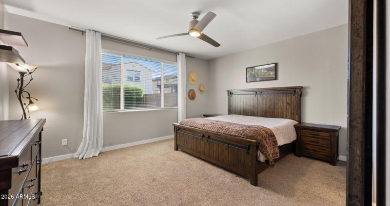 24-web-or-mls-Primary Bedroom3