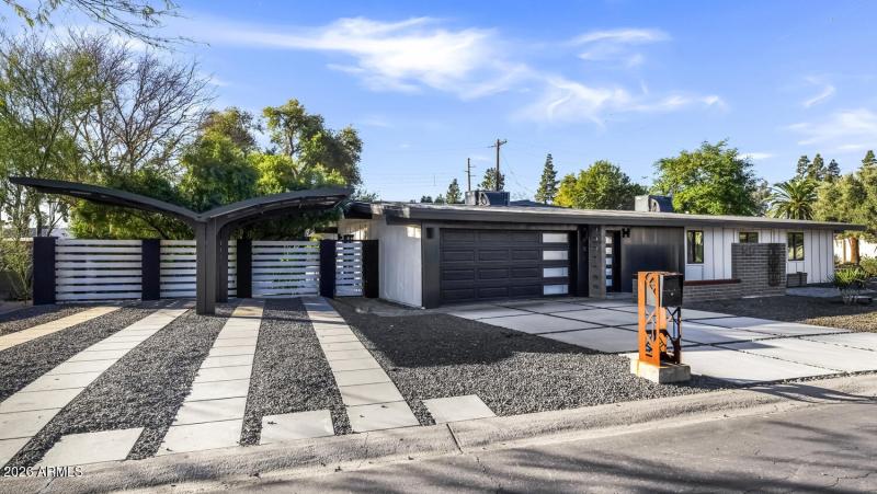 1417 W Glenn Dr-large-003-008-TOD5899-15