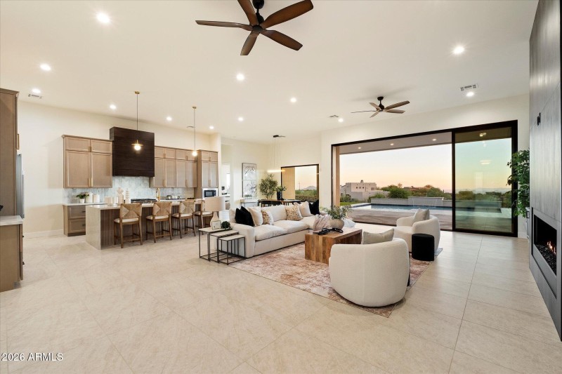 06-Living to Kitchen