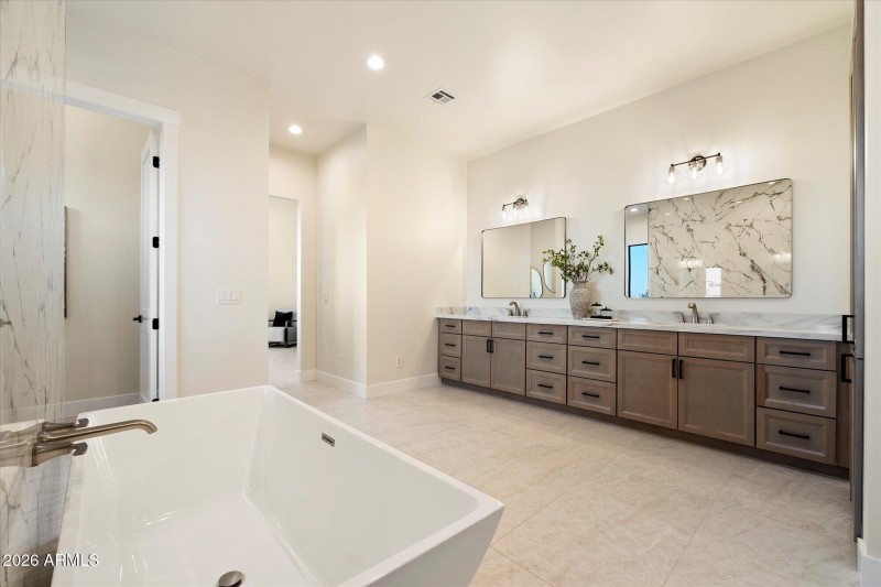 25-Master Bath