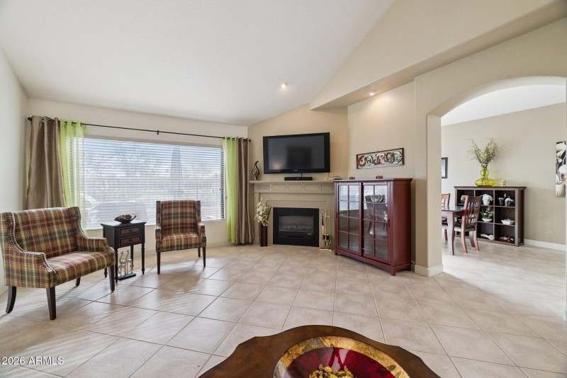 20-web-or-mls-7949-e-joshua-tree-ln