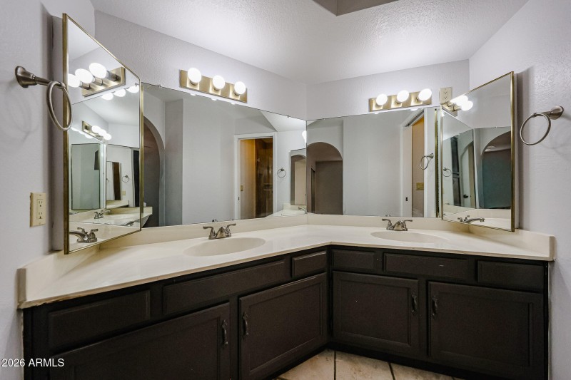 B (21) Master Bathroom