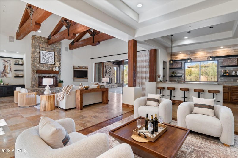 031-Living Room to Bar