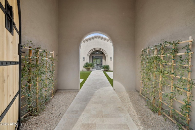 7-web-or-mls-27799-n-67th-way