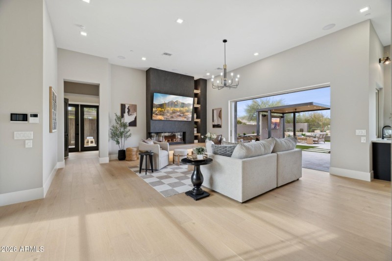 22-web-or-mls-27799-n-67th-way