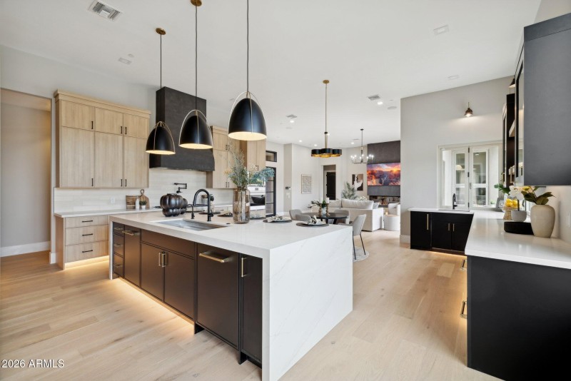 33-web-or-mls-27799-n-67th-way