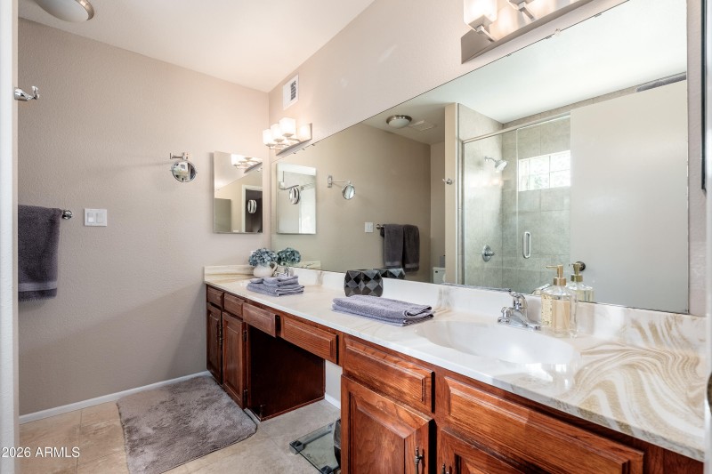 Spacious Double Vanity Bath