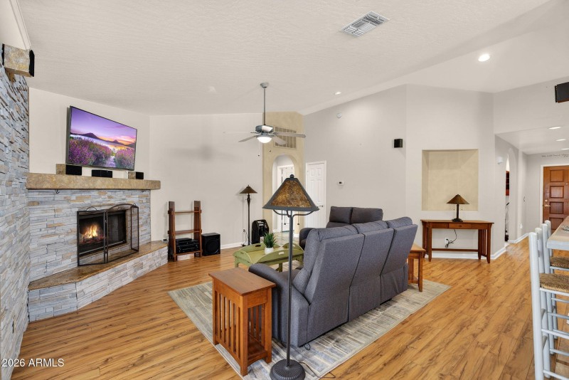 7-web-or-mls-12 E Cathy Ct