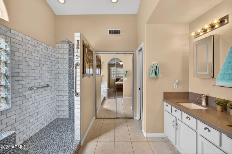 25-web-or-mls-27 E Cathy Ct