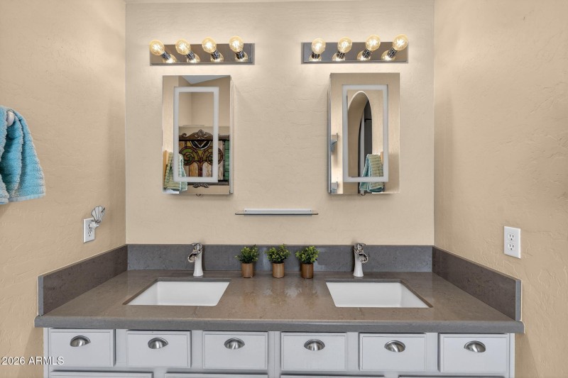 27-web-or-mls-29 E Cathy Ct