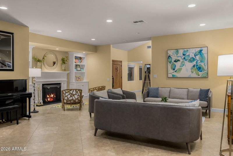 Family Room/Fireplace