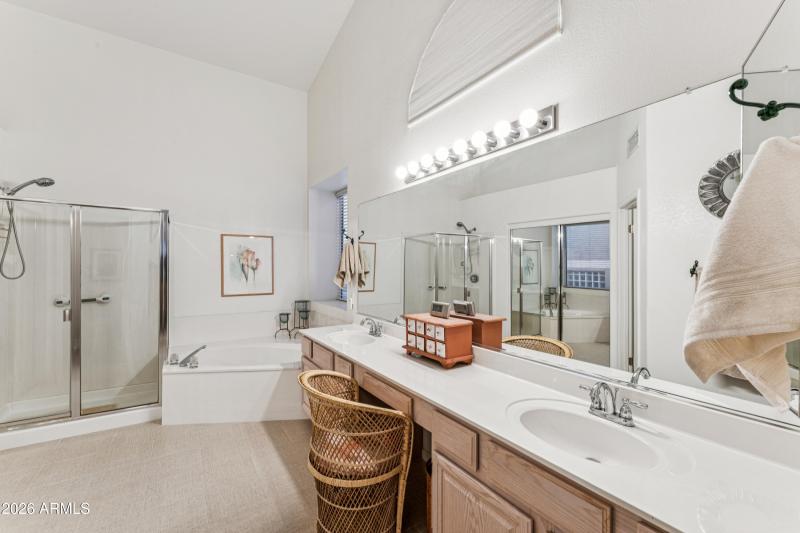 MASTER BATHROOM w/ DUAL SINKS