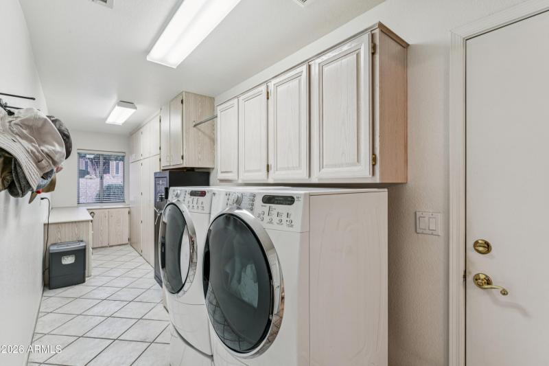 LARGE LAUNDRY ROOM & MORE STORAGE