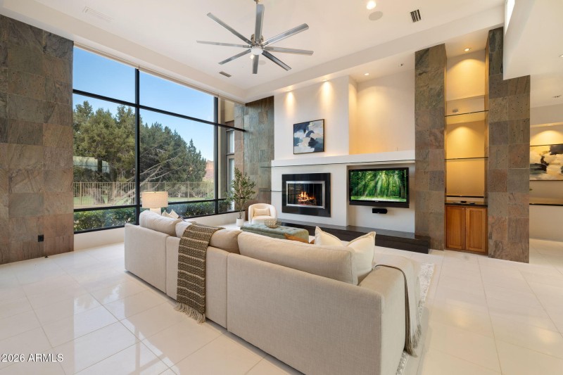 42-web-or-mls-FA9A2306