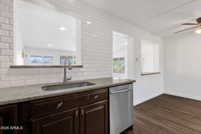 Undermount sink, granite countertops