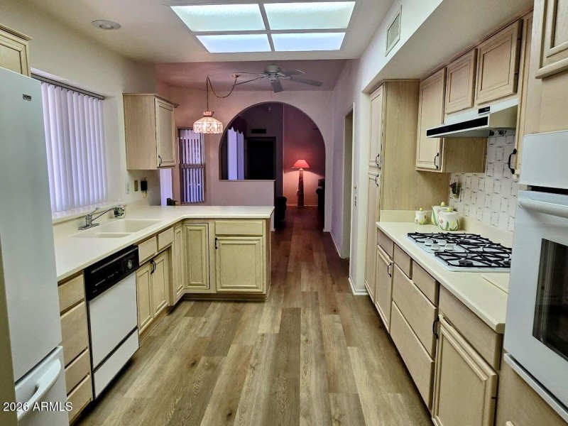 20810 N 143rd Way Kitchen2