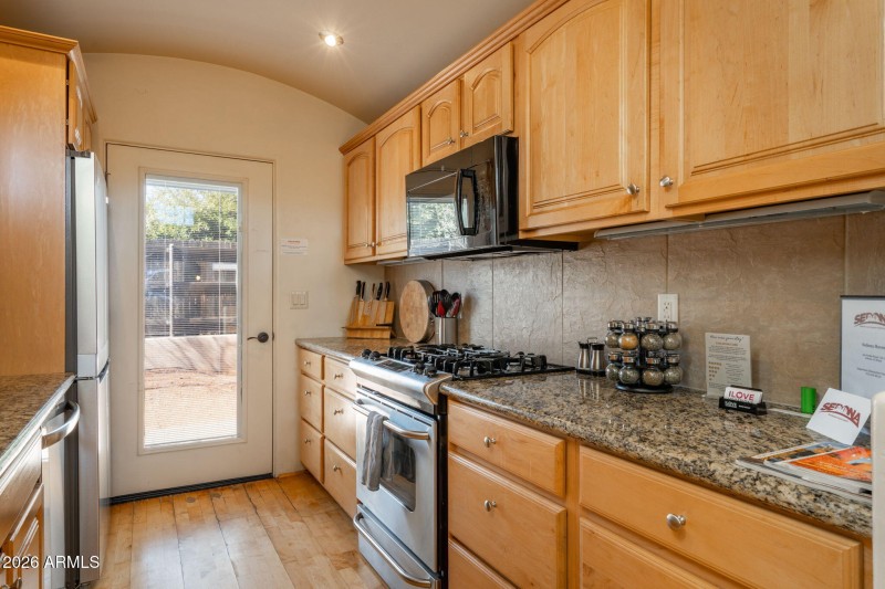 6-web-or-mls-559-jordan-rd-5