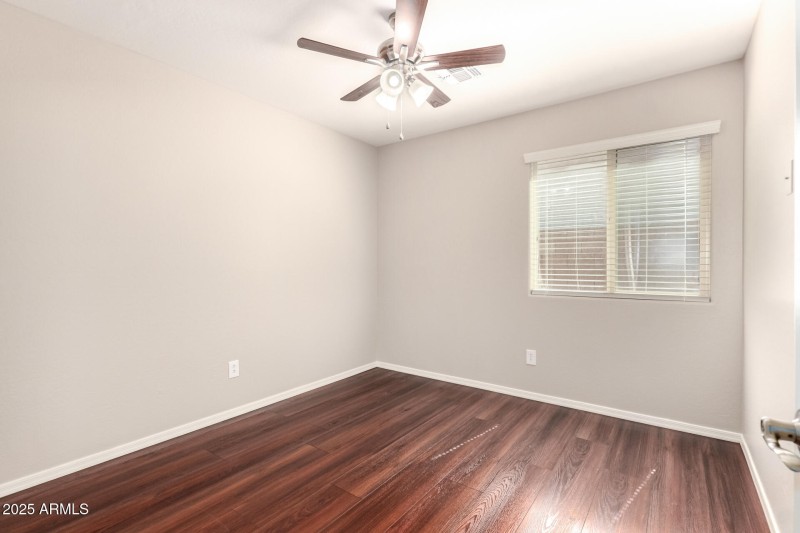 20 3rd(Middle)Bedroom1