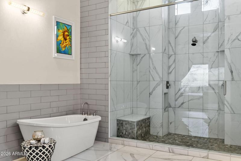 Primary Bath w/Soaking Tub