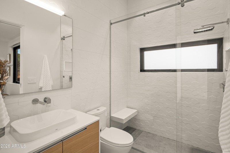 Guest Bedroom 4 En-Suite Bathroom