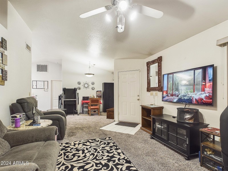 CAM03379G0-PR0057-STILL007