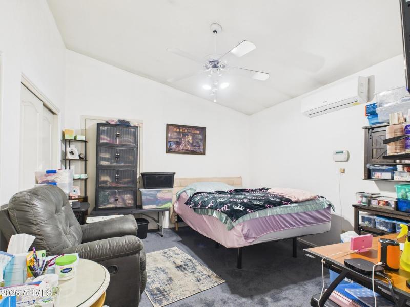 CAM03379G0-PR0176-STILL011