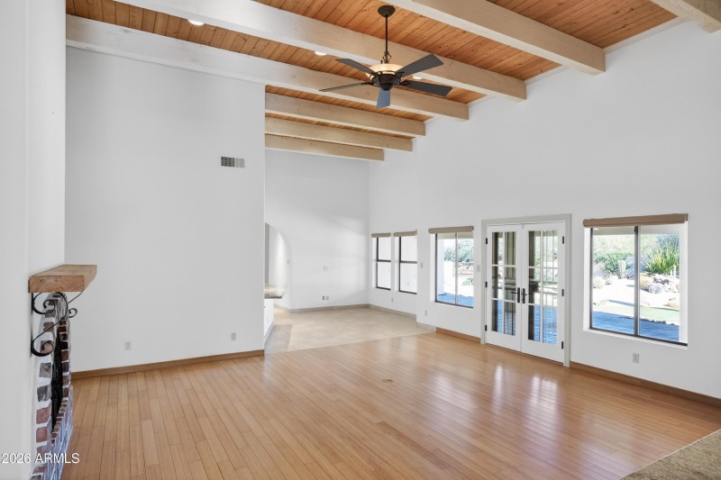 Family Room to Breakfast Area
