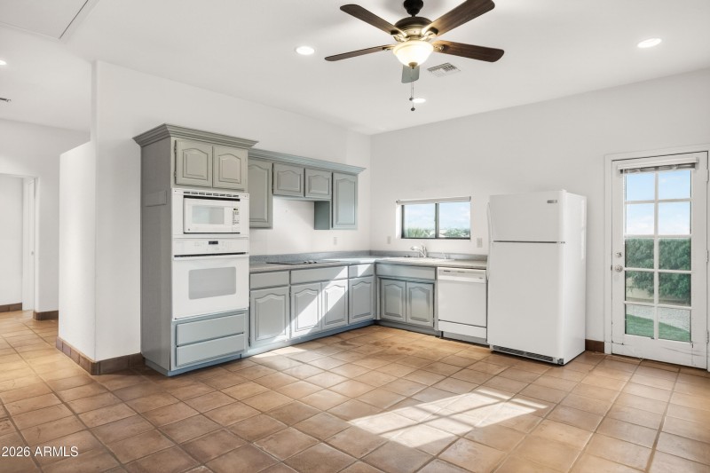 Guest House Full Kitchen