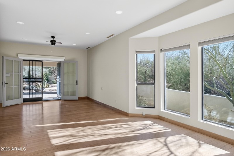 Primary w:Bay Window