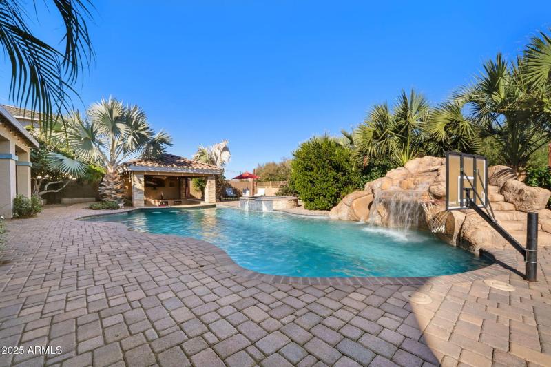 024__21256 E Waverly Dr