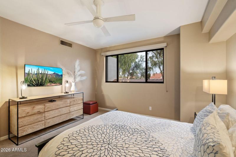 Spacious Promary Besdroom