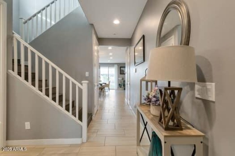 large-019c38b4-db49-708e-94b1-844912c9b6