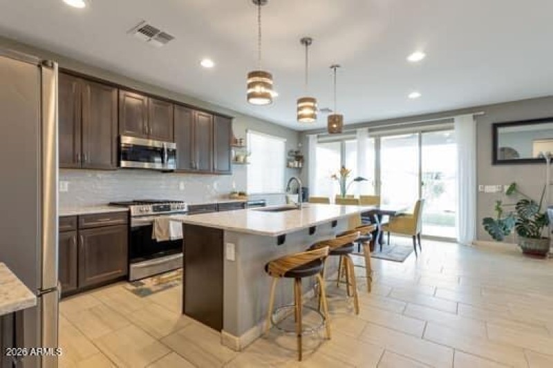 large-019c38b4-dc1f-71fa-95ae-557a352d06