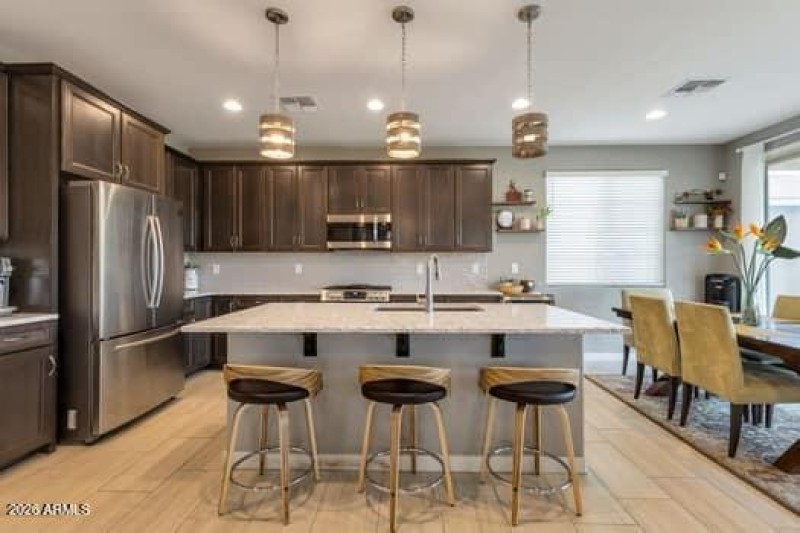 large-019c38b4-dd06-71fa-a38c-2842a83083