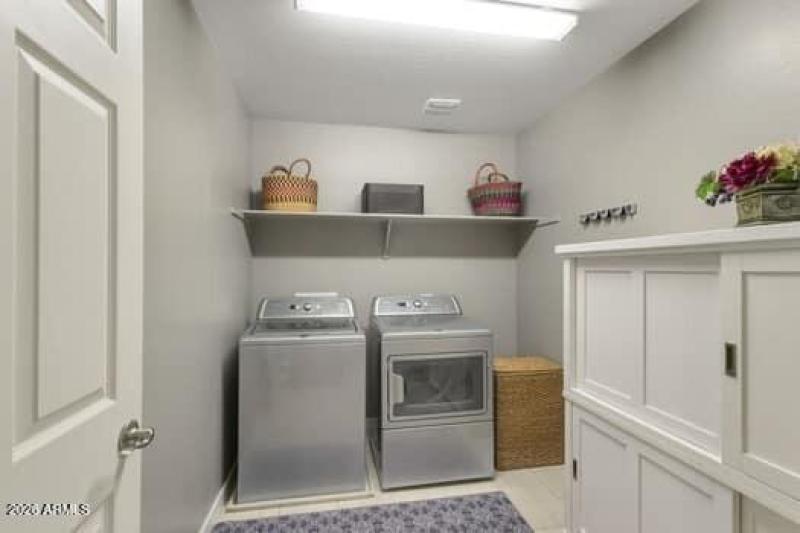 large-019c38b4-dfcc-7067-9876-4feb2938a8