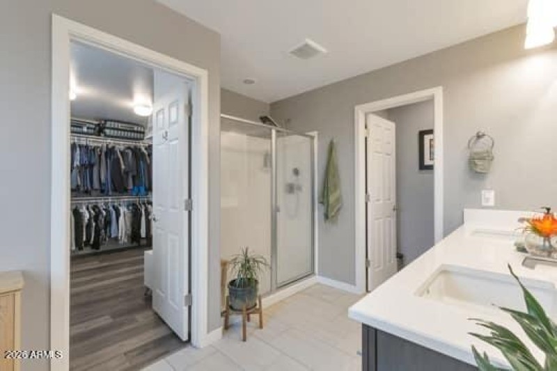 large-019c38b4-e14c-735d-b2ee-742fc55985