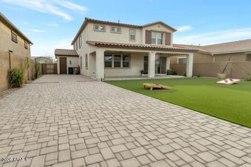 large-019c38b4-e438-70eb-9b08-8392b6e043