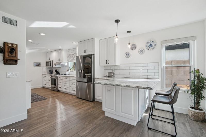 11-web-or-mls-E Coolbrook Ave-S0902-011