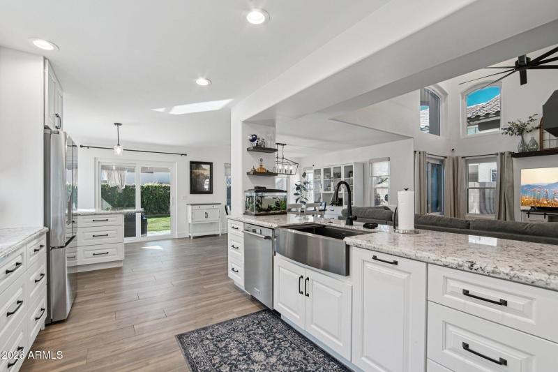 12-web-or-mls-E Coolbrook Ave-S0902-012